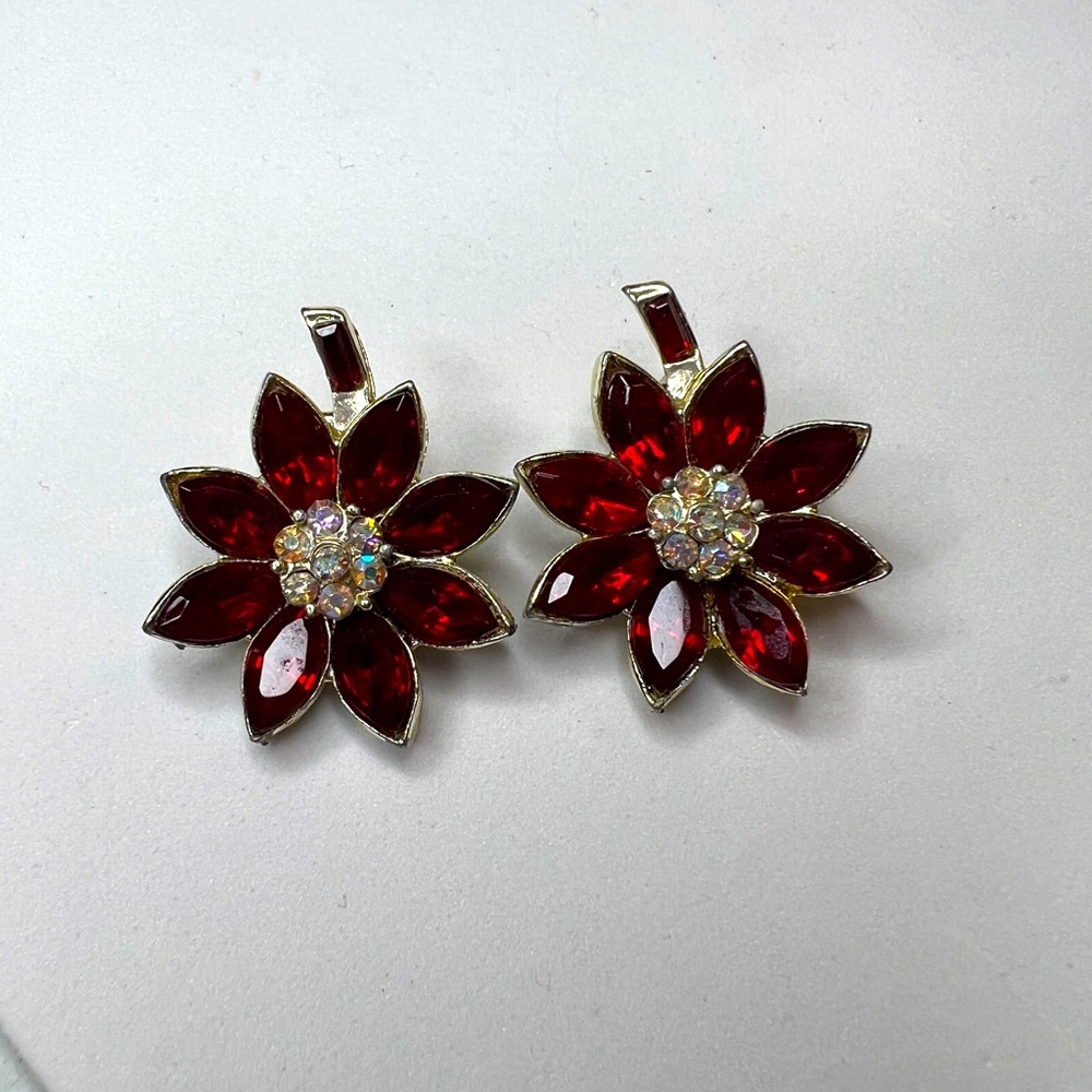 Pointsetta red rhinestone clip on earrings